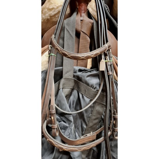 Δερμάτινα γκέμια διακόσμηση με ραφές