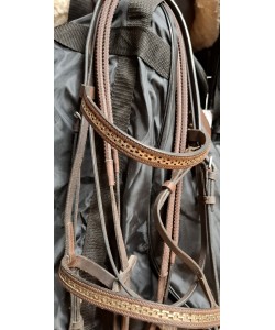 Δερμάτινα γκέμια με μεταλλική αλυσίδα τετραγωνάκια