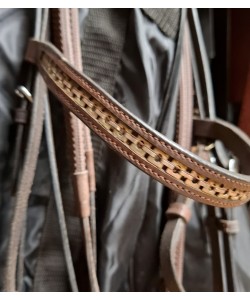 Δερμάτινα γκέμια με μεταλλική αλυσίδα τετραγωνάκια