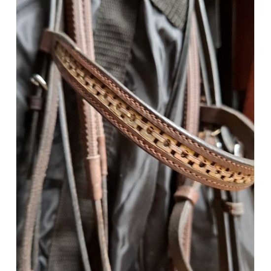 Δερμάτινα γκέμια με μεταλλική αλυσίδα τετραγωνάκια