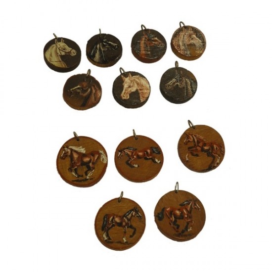 Ξύλινα μενταγιον με άλογα